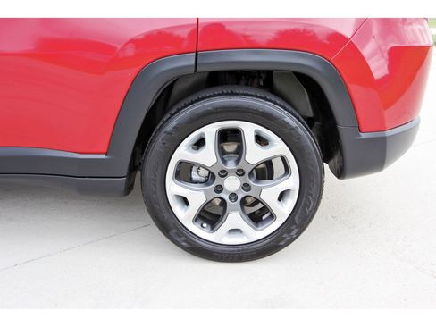 Used 2018 Jeep Compass Limited w/ Safe & Security Group FWD image 31