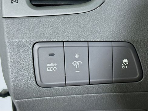 Used 2016 Hyundai Elantra SE image 17