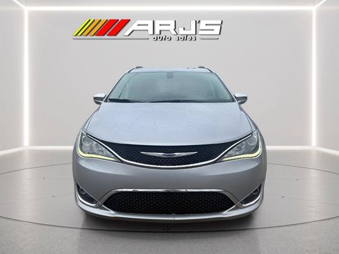 Used 2018 Chrysler Pacifica Limited FWD image 6