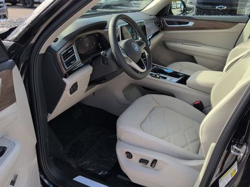 Used 2026 Volkswagen Atlas SE w/ Panoramic Sunroof Package FWD image 6