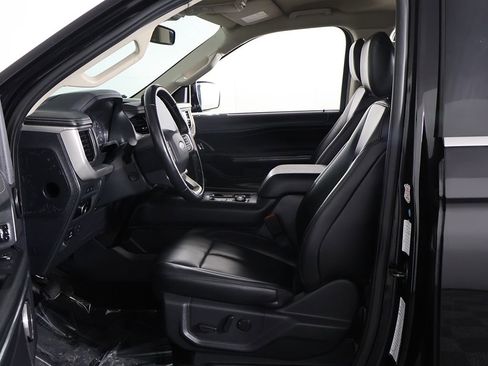 Used 2024 Ford Expedition Max XLT image 27