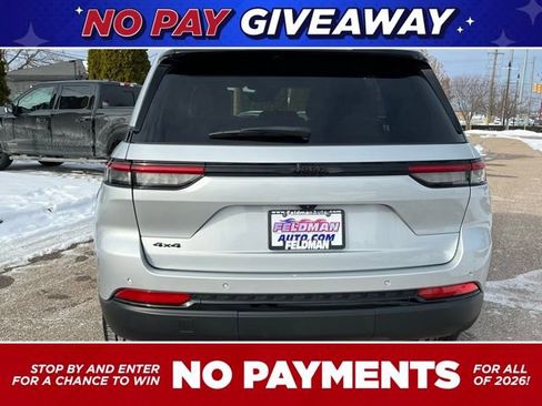 Used 2023 Jeep Grand Cherokee Altitude image 4