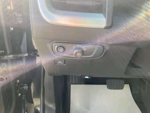 Used 2024 GMC Terrain SLE AWD/4WD image 12