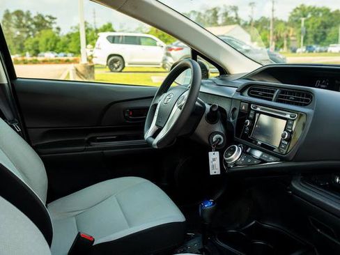 Used 2017 Toyota Prius C One FWD image 23