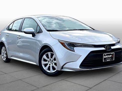 Used 2023 Toyota Corolla LE FWD image 3