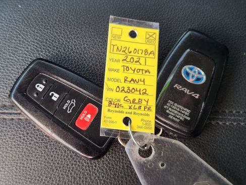 Used 2021 Toyota RAV4 XLE Premium AWD/4WD image 31