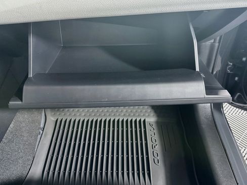 Used 2025 Toyota Corolla LE FWD image 31