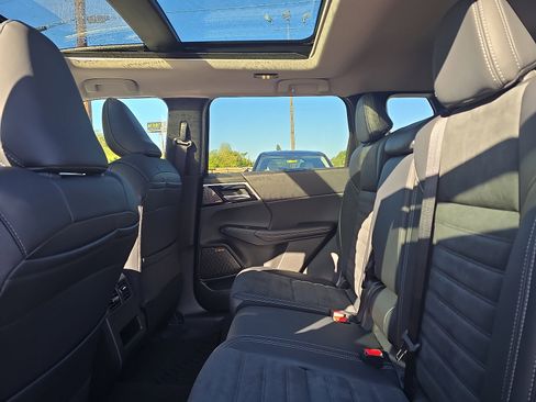 New 2025 Mitsubishi Outlander SE image 25