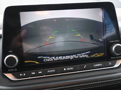 Used 2023 Nissan Rogue SV image 12