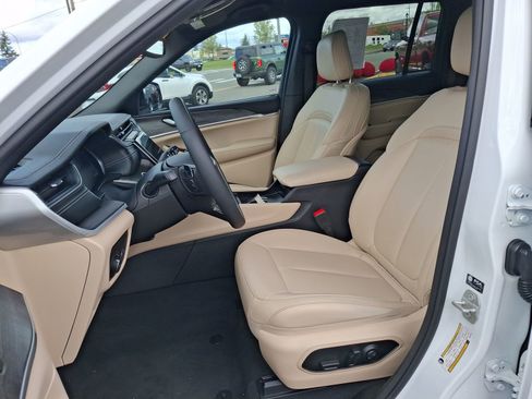 Certified 2024 Jeep Grand Cherokee Limited image 21