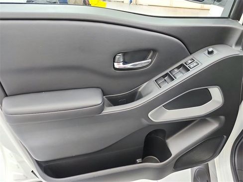 Used 2025 Nissan Frontier SV w/ SV Convenience Package image 35