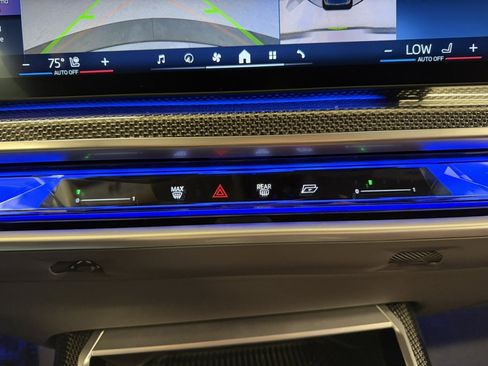 Used 2023 BMW 760i xDrive image 27