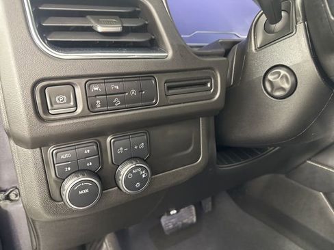 Used 2023 Chevrolet Suburban Premier image 19