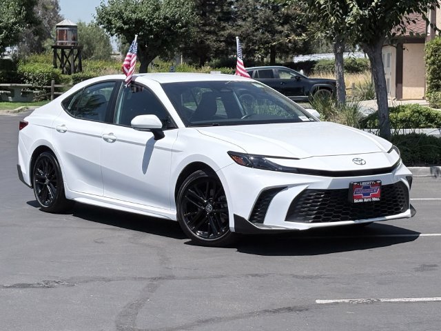 Used 2025 Toyota Camry SE FWD image 2