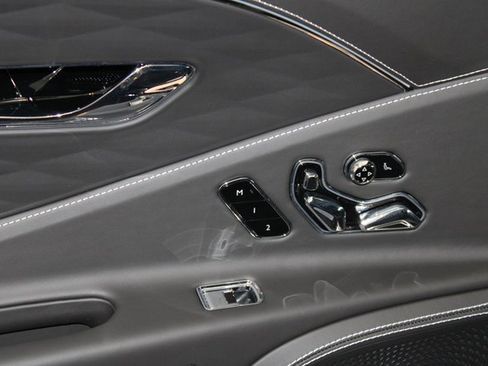 Used 2022 Bentley Flying Spur V8 image 22