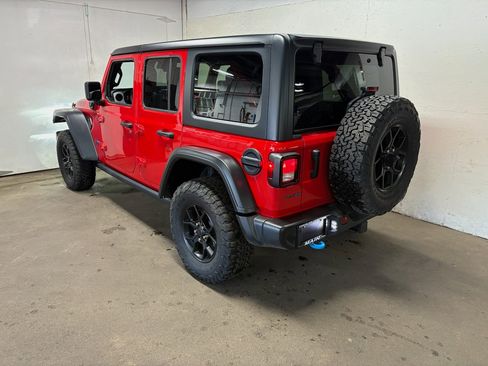 Used 2024 Jeep Wrangler Unlimited image 7
