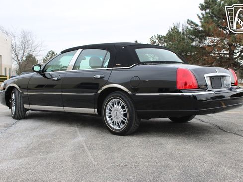Used 2006 Lincoln Town Car Designer Series image 32