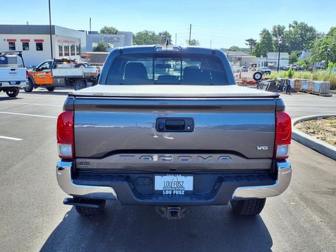 Used 2017 Toyota Tacoma TRD Off-Road w/ Tow Package (A/T) AWD/4WD image 28