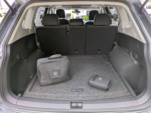 Used 2023 Volkswagen Tiguan SE AWD/4WD image 33