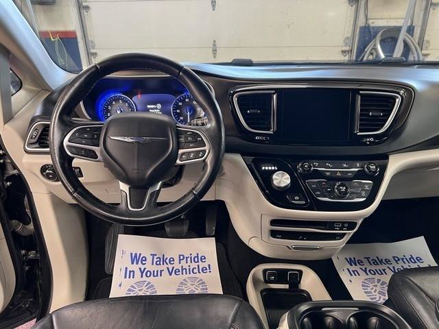 Used 2017 Chrysler Pacifica Touring-L Plus w/ Advanced Safetytec Group FWD image 7