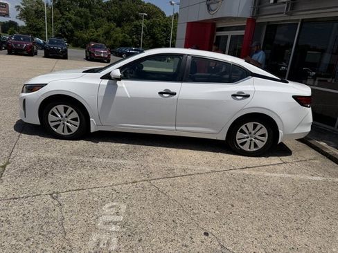 Used 2025 Nissan Sentra S FWD image 6