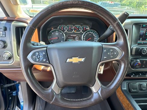 Used 2015 Chevrolet Silverado 2500 High Country w/ High Country Premium Package AWD/4WD image 16
