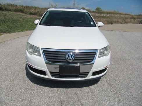 Used 2006 Volkswagen Passat Value Edition image 2