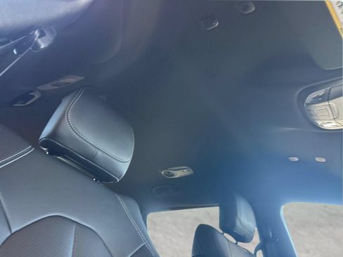 New 2027 Chrysler Pacifica Select FWD image 17