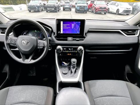 Used 2025 Toyota RAV4 XLE image 21