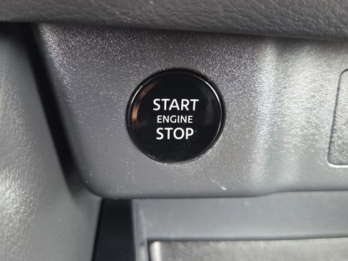 Certified 2025 Nissan Rogue SV image 23