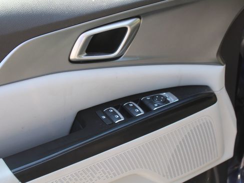 Certified 2024 Kia Carnival LX FWD image 24