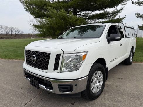 Used 2019 Nissan Titan SV w/ SV Convenience Package AWD/4WD image 1