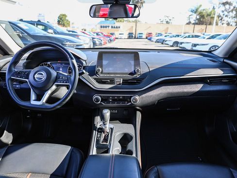 Used 2022 Nissan Altima 2.5 SR image 2