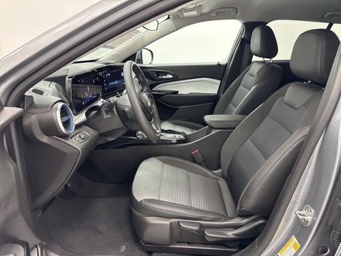 Used 2024 Chevrolet Trax LT image 23