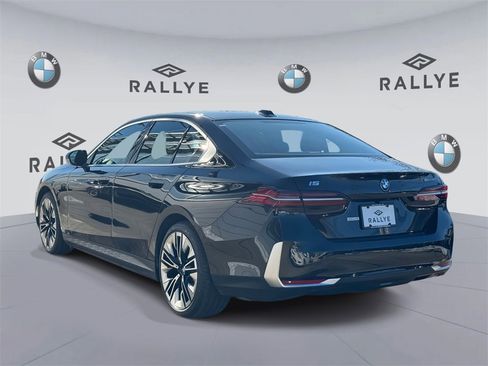 Certified 2024 BMW i5 eDrive40i w/ Convenience Package image 4