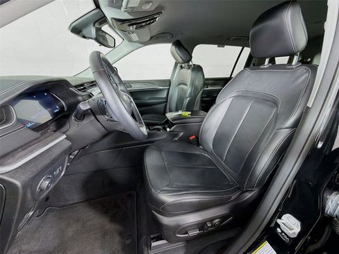 Used 2022 Jeep Grand Cherokee L Limited image 11