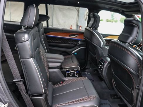 Used 2023 Jeep Grand Cherokee L Summit AWD/4WD image 19