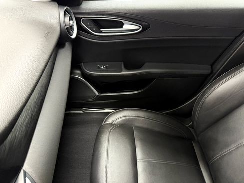 Used 2018 Alfa Romeo Giulia AWD image 25
