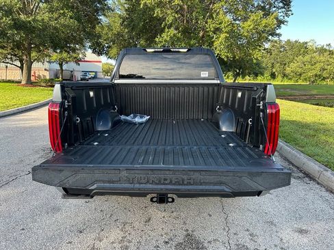 Used 2022 Toyota Tundra SR5 w/ SR5 Premium Package RWD image 11
