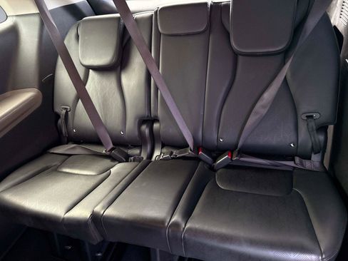 Used 2025 Kia Carnival FWD image 12
