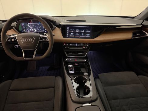 Used 2022 Audi e-tron GT Premium Plus image 17
