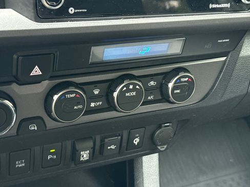 Used 2021 Toyota Tacoma TRD Off-Road w/ Technology Package AWD/4WD image 16