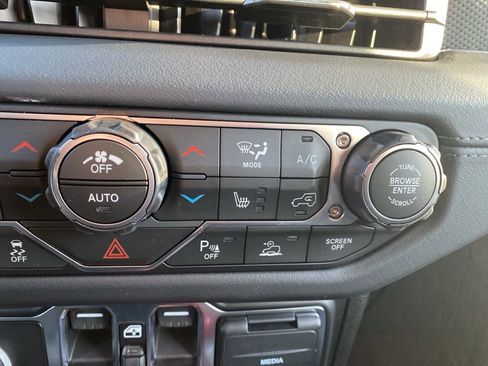 New 2026 Jeep Wrangler Unlimited Rubicon w/ Safety Group image 25