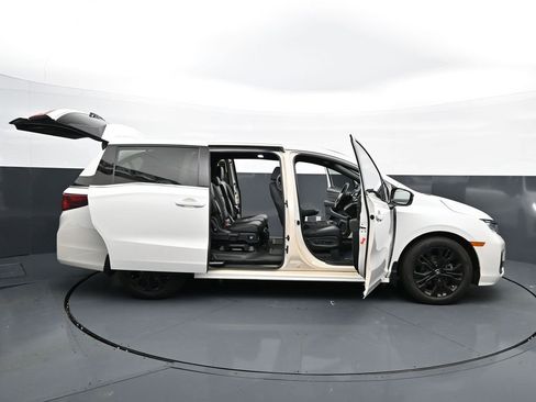 Used 2025 Honda Odyssey Sport-L image 51