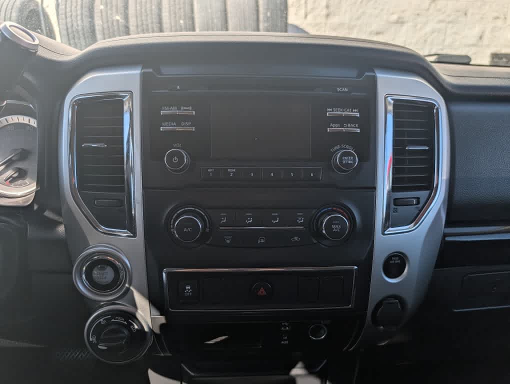 Used 2017 Nissan Titan SV AWD/4WD image 16