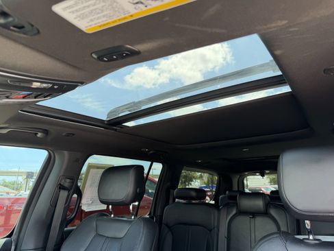 Used 2023 Jeep Wagoneer Series II RWD image 28