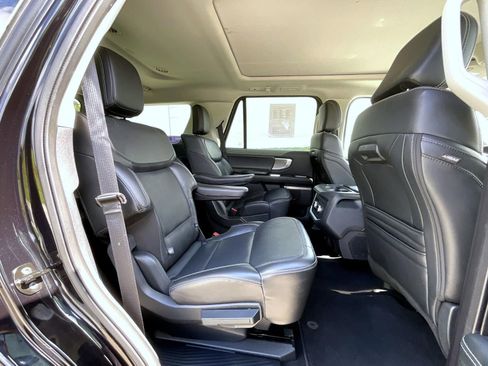 Used 2025 Ford Expedition Platinum AWD/4WD image 19