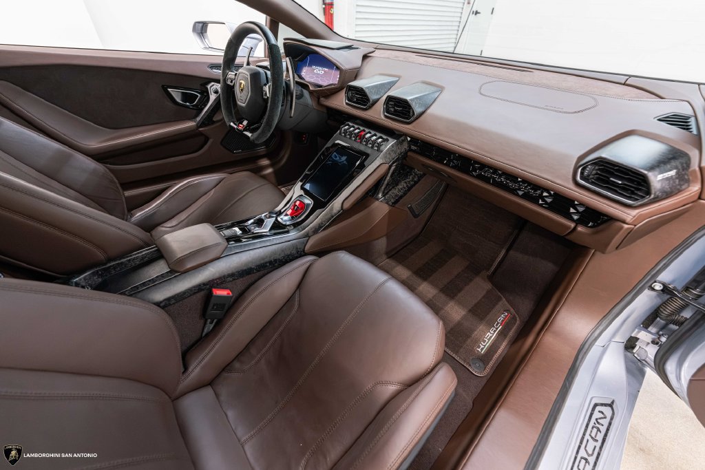 Used 2020 Lamborghini Huracan EVO AWD/4WD image 2