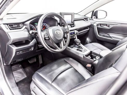 Used 2020 Toyota RAV4 XLE Premium image 28
