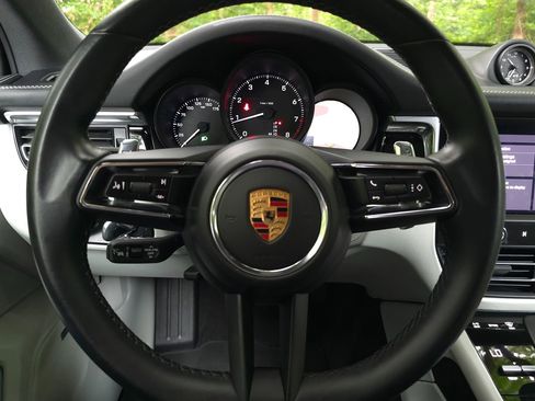 Used 2023 Porsche Macan image 30